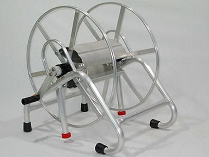 アルミ製ホース巻き取り機ラック式、ホースリール、ノズル付き アルミス】アルミ製ホース巻取機ラック式150m【ISOより戻し付き